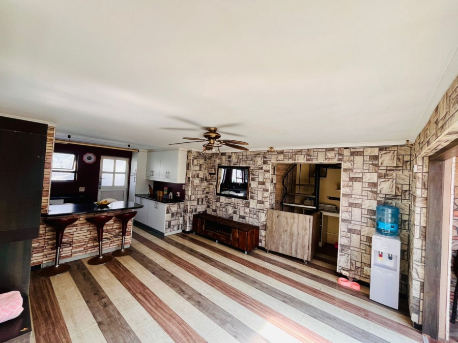 4 Bedroom Property for Sale in Wavecrest Western Cape